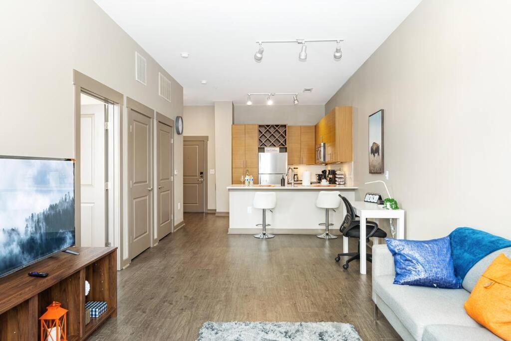 Appartamento Chic Uptown Unit With Gym, Pool Charlotte Esterno foto